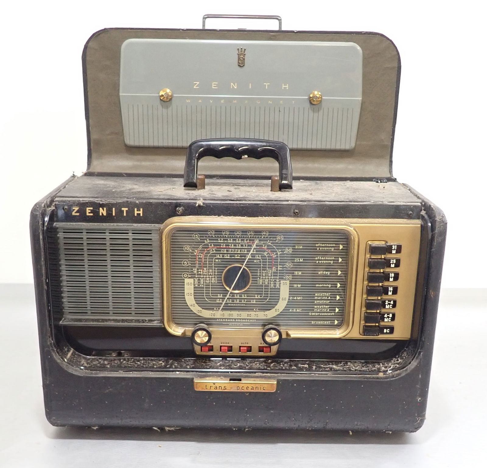 Zenith Trans-Oceanic Radio (1 of 9)