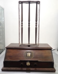 RCA Radiola 25 Super-Heterodyne Radio w/ Antenna