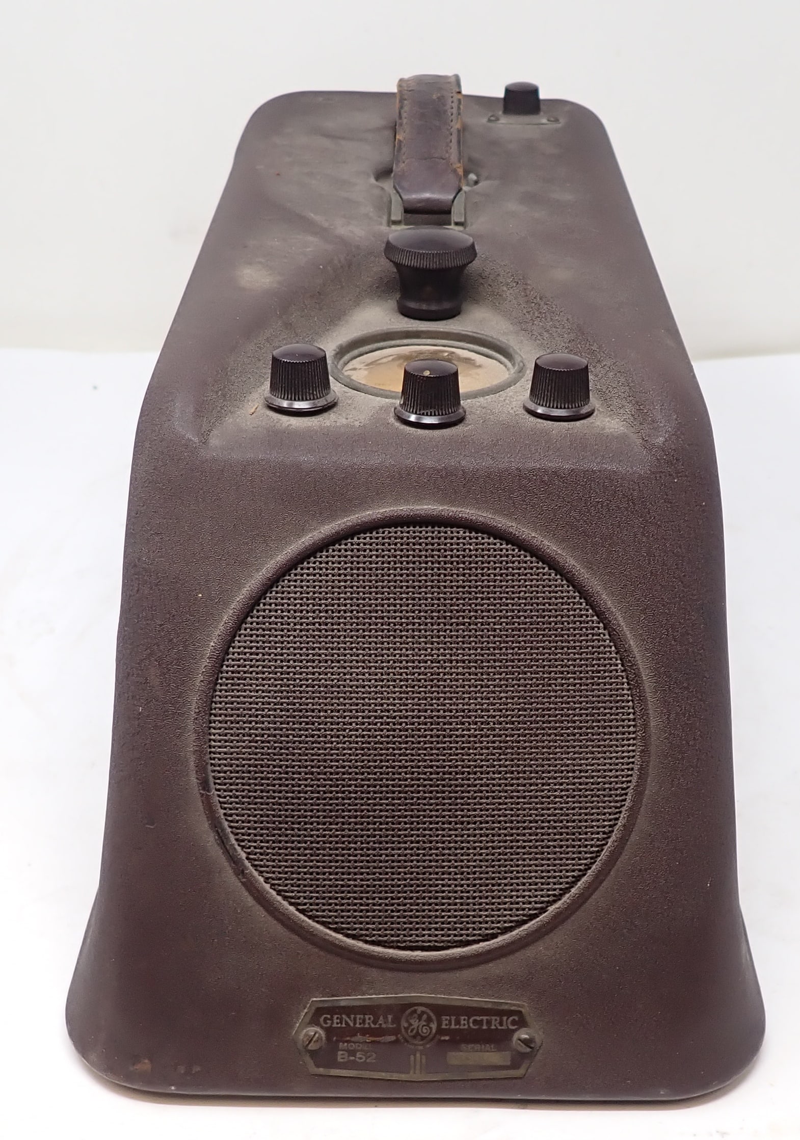 General Electric Model B-52 Portable Radio (1 of 6)