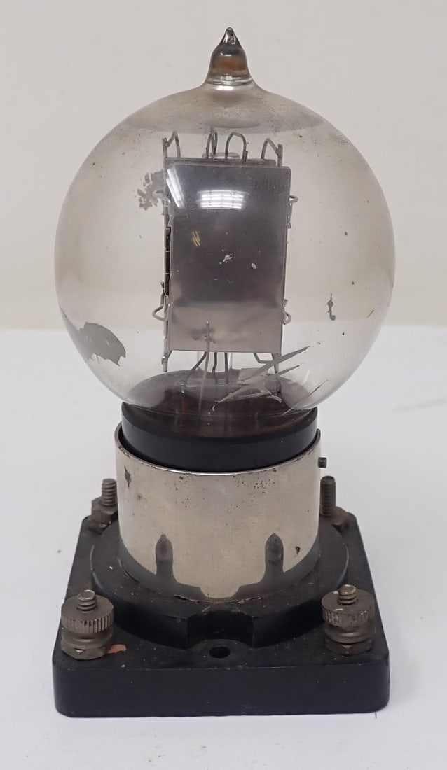 Western Electric D 86327 Radio Tube (1 of 4)