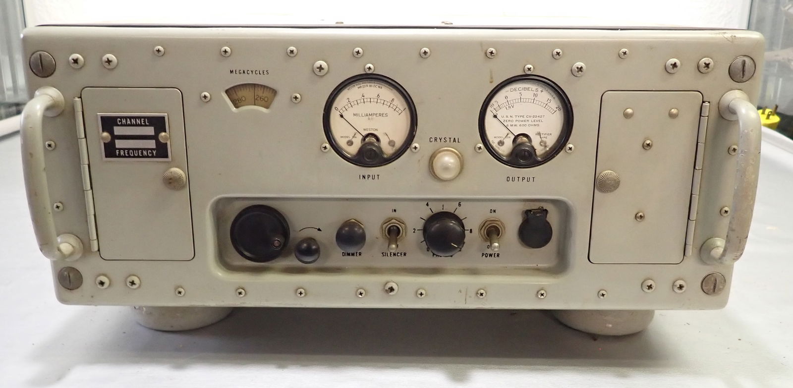 Navy Dept Radio Receiving Set AN/URR-35B (1 of 7)