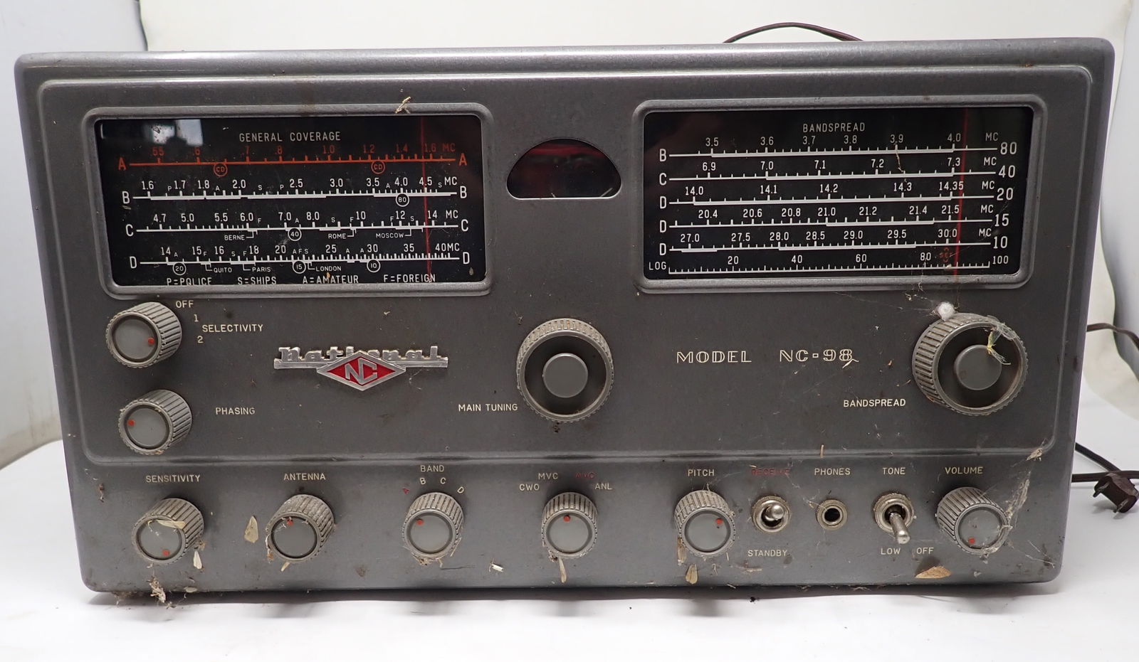 National Model NC-98 General Coverage Receiver (1 of 4)