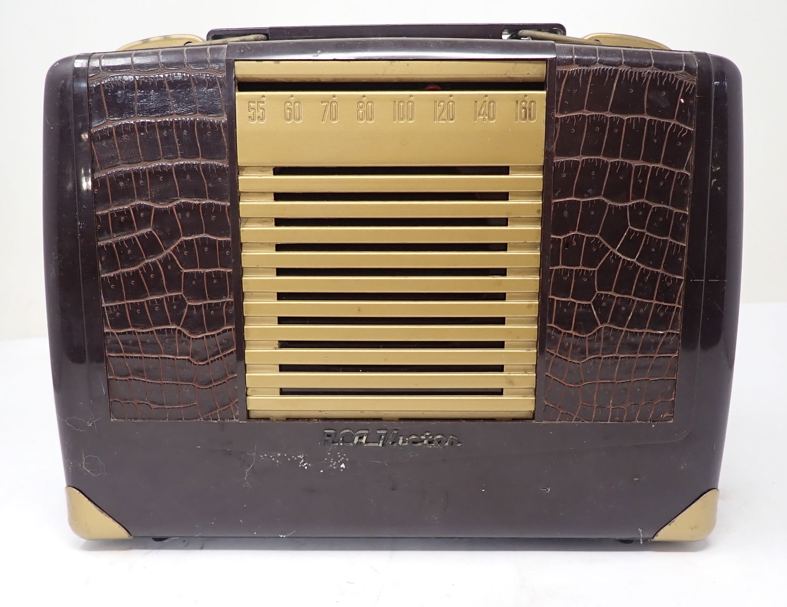 RCA Victor BX-57 Radio Bakelite Tube Radio (1 of 5)