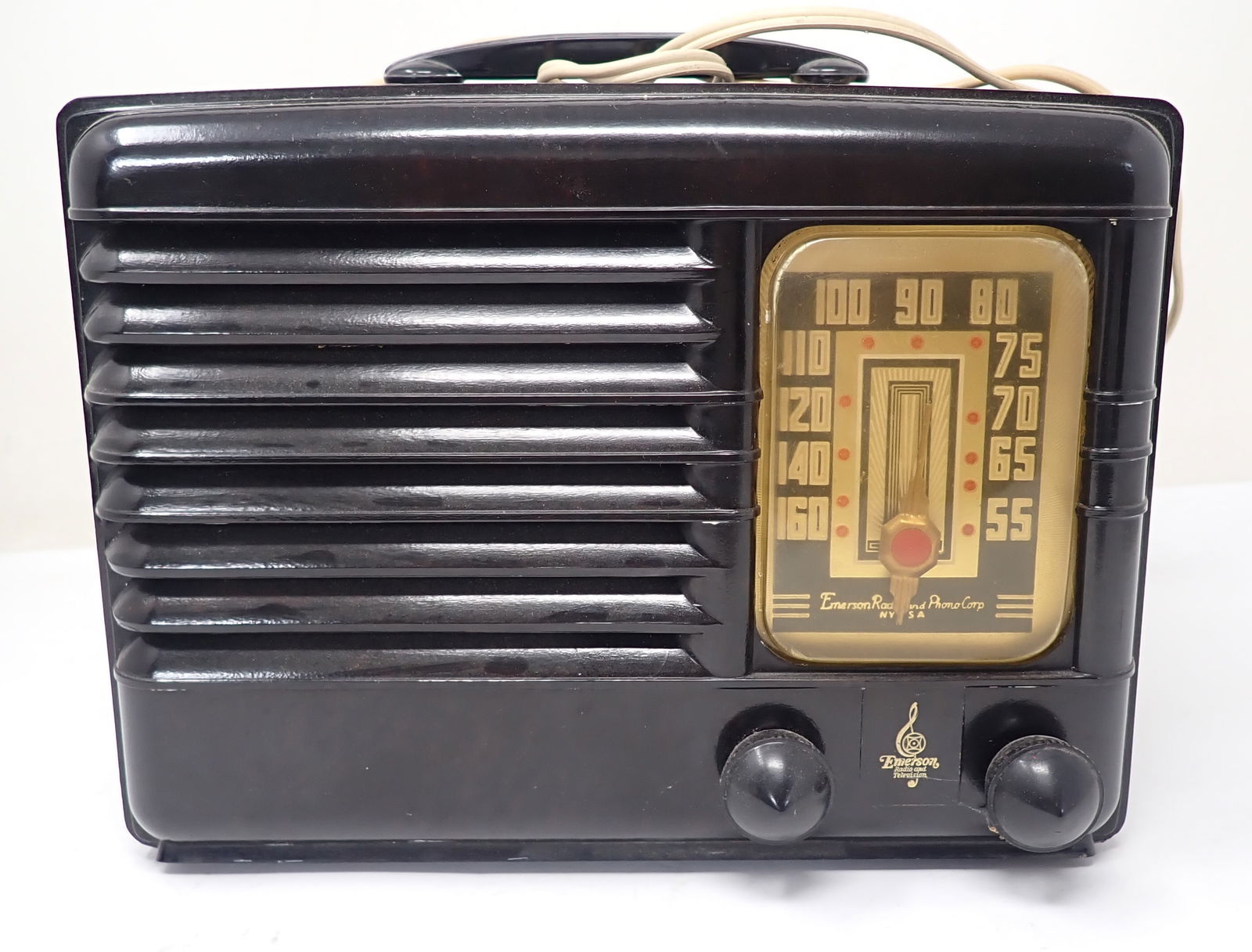 Emerson 301 5 Tube Bakelite Radio (1 of 4)