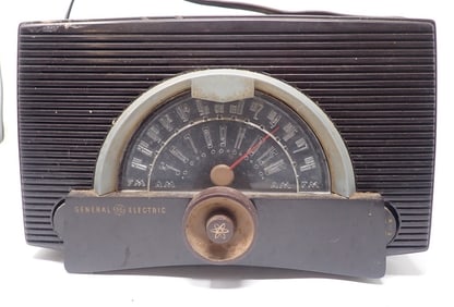 General Electric Model 409 Bakelite Radio