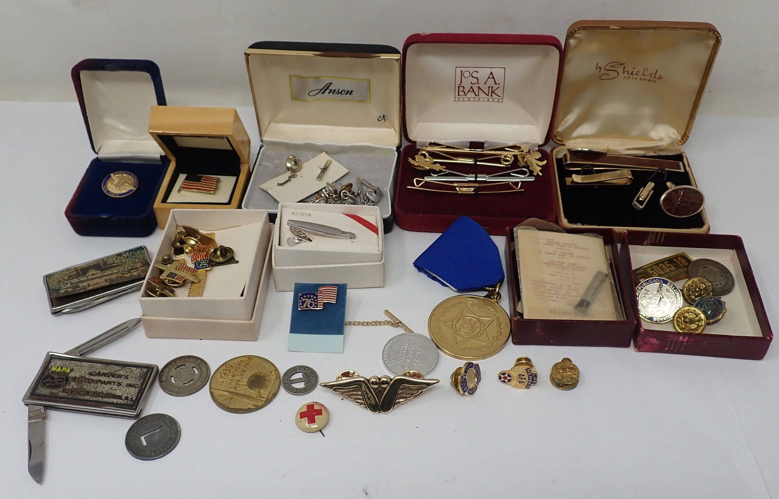 Pins Tie Tacs Carvers Knife Tokens & Misc (1 of 12)