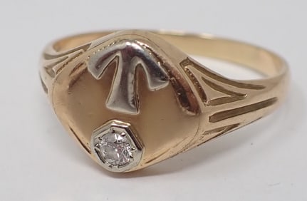 Man's Gold and Diamond Ring
