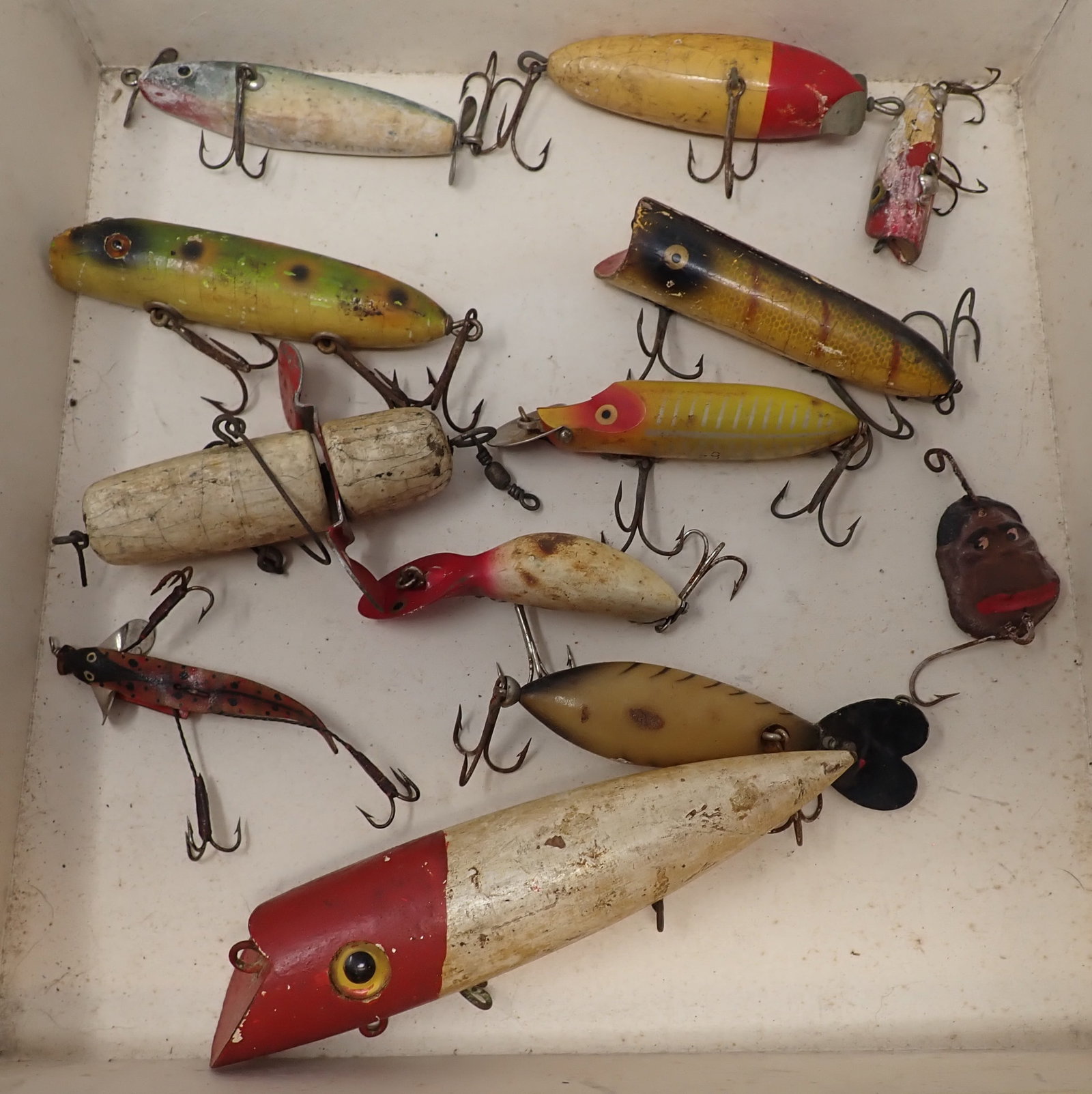 Antique / Vintage Fishing Lures: Largest is approx 6". Shipping available
