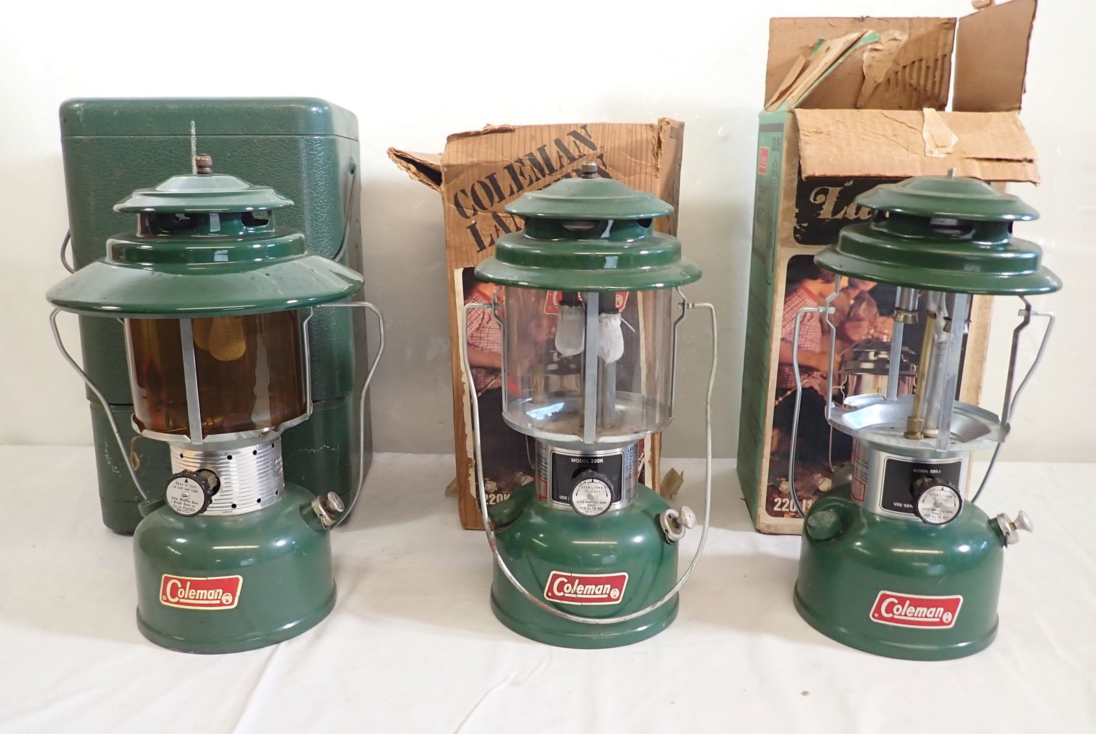 1970's & 80's Coleman Lanterns: No in house shipping !