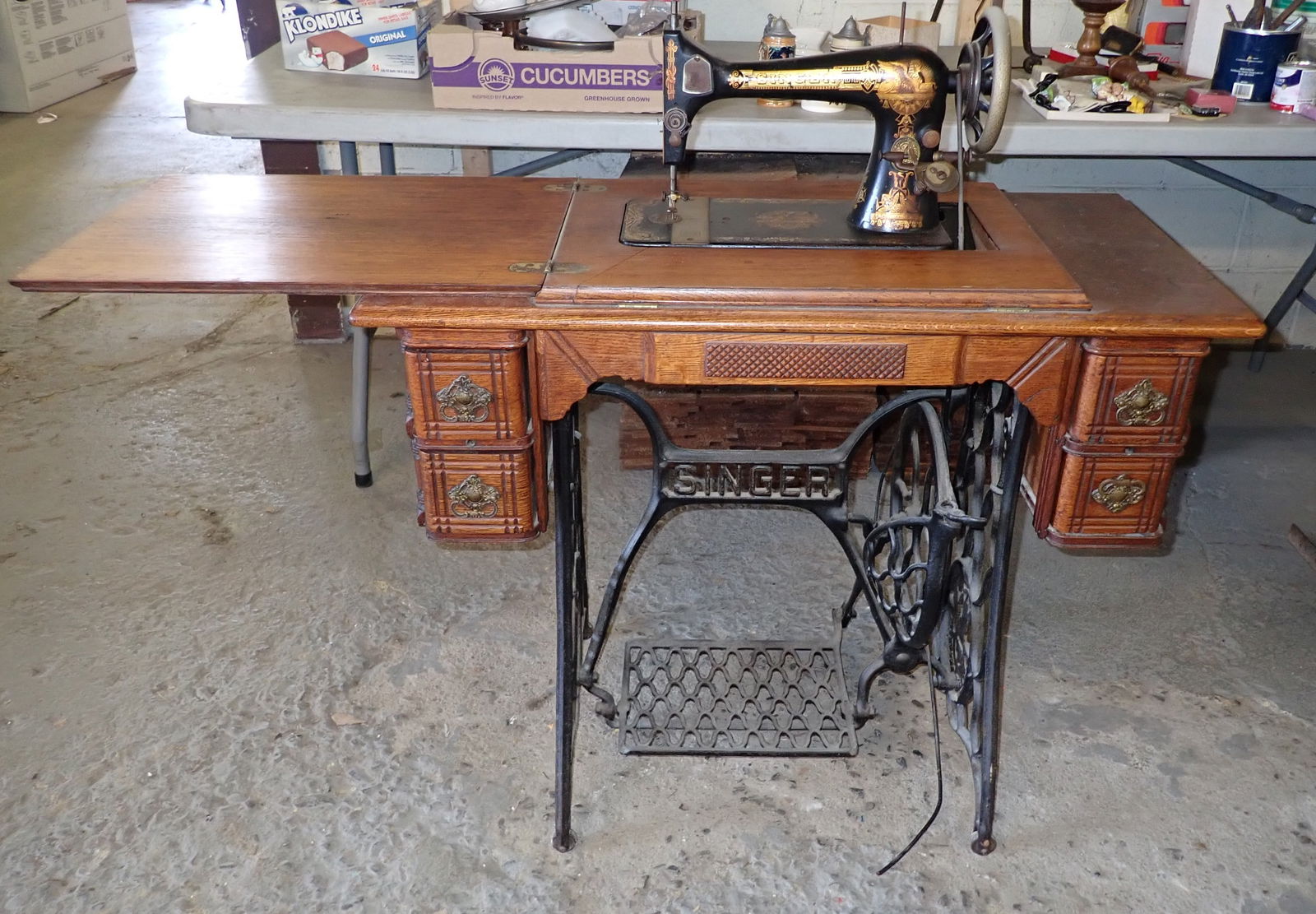 Singer Treadle Sewing Machine (1 of 9)