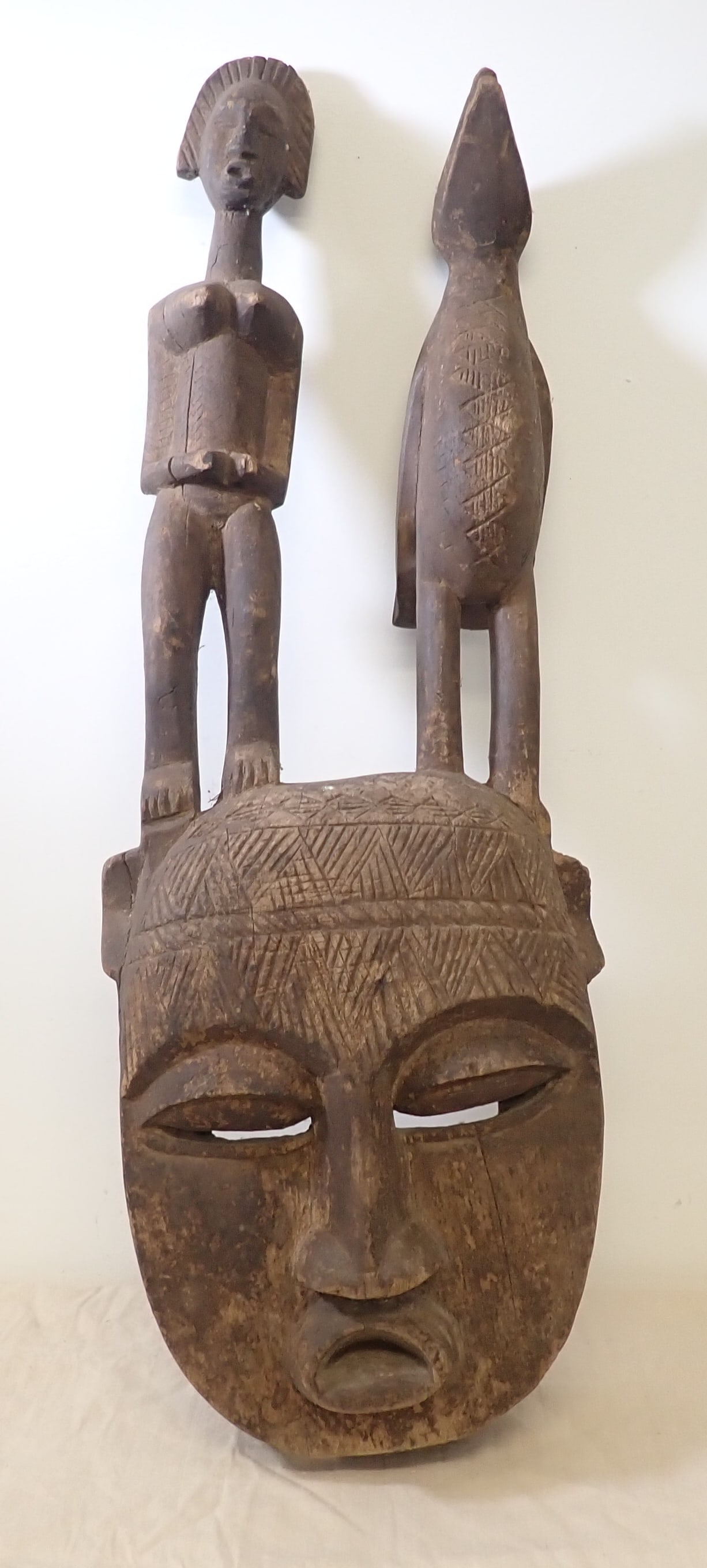 African Ceremonial Wooden Mask: Approx 15 1/2" x 47 1/2". No in house shipping !