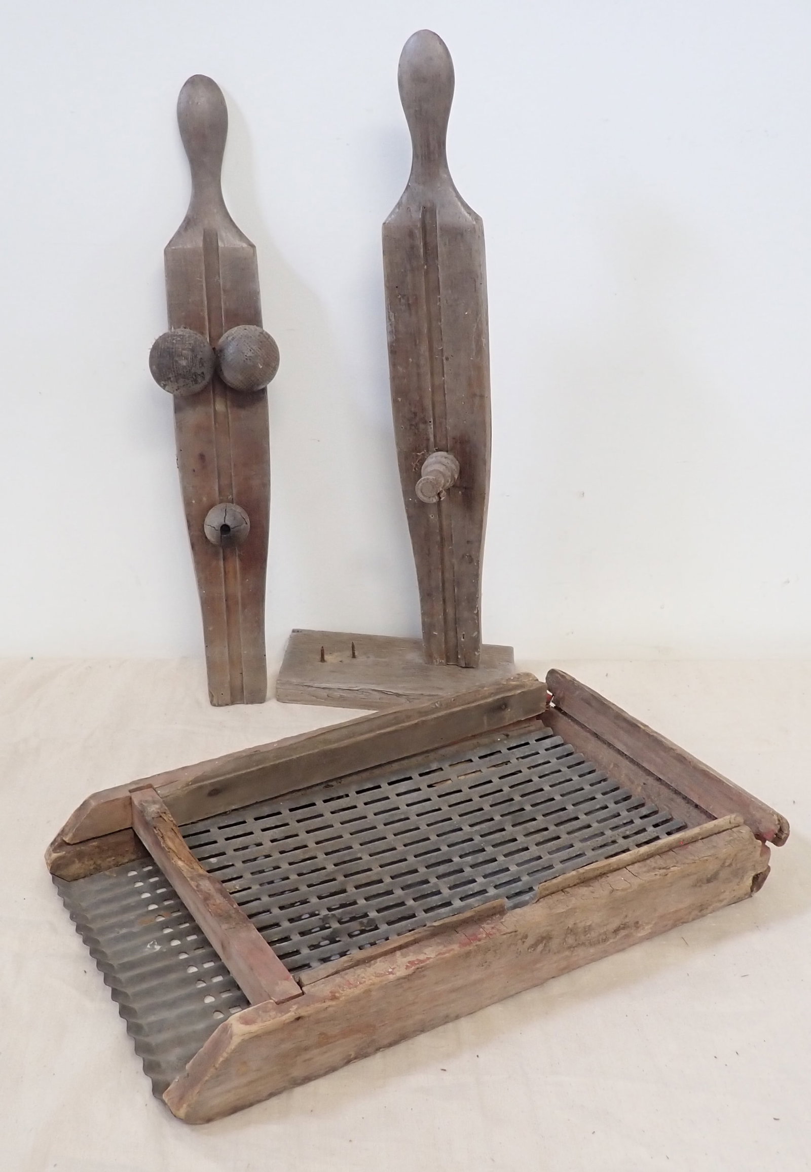 Primitive Sifter & Wood Art: Sifter is apprx 11 1/2" x 20" x 3" . No in house shipping !