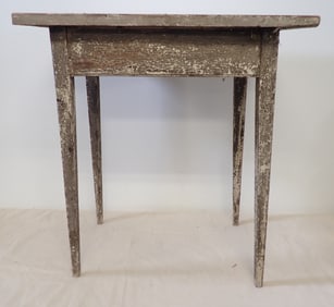 Tapered Leg Stand w/ Alligatored Paint
