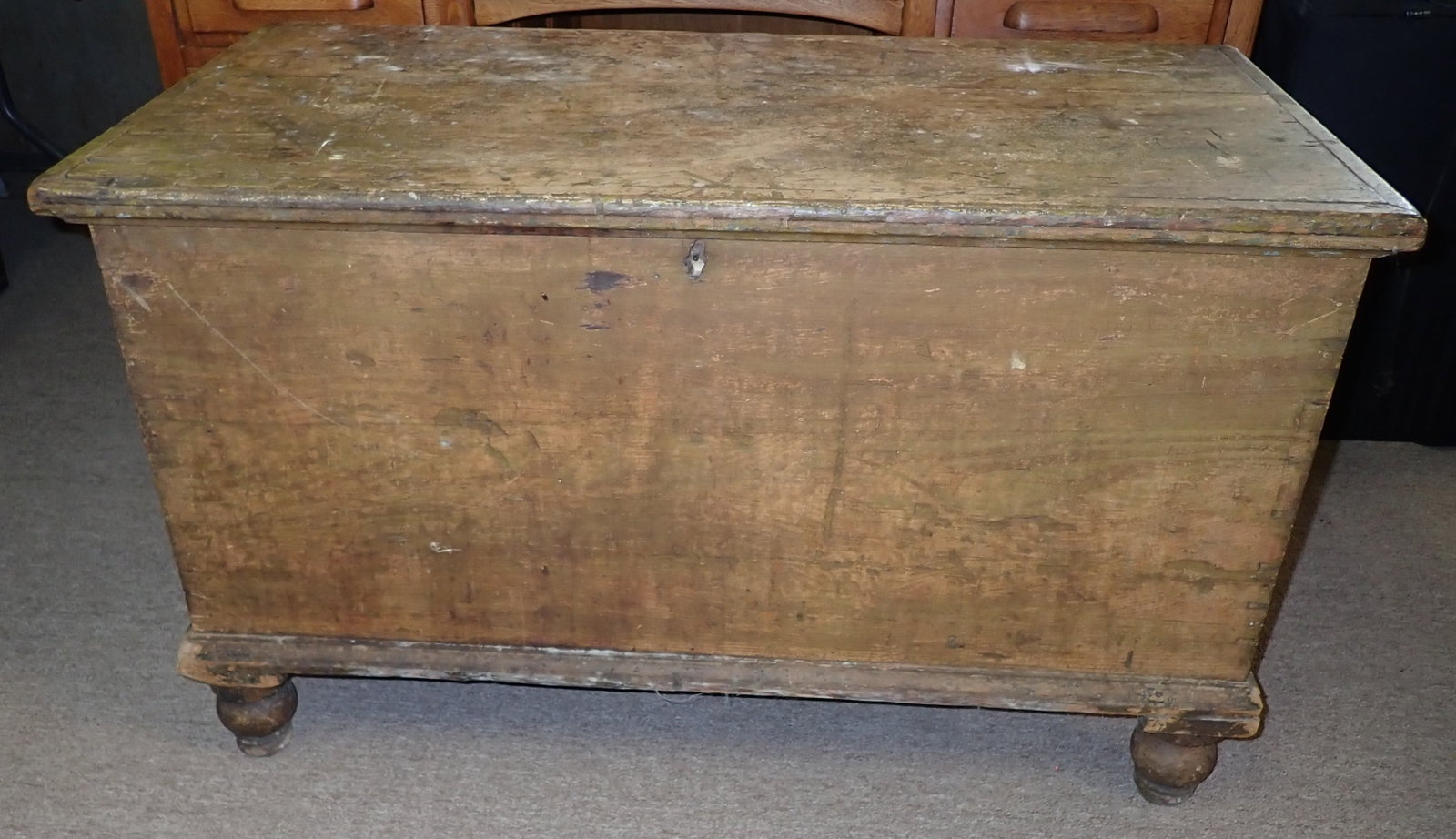 Blanket Chest: Apprx 20 1/2" x 41" x 25" tall. No in house shipping ! Bring help to remove.