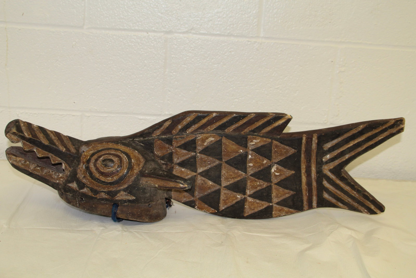 Wood Carved African Fish Mask: Approx 6 1/2" x 30 1/2". Shipping available thru UPS Store 5528. Email store5528@theupsstore.com to get a quote BEFORE bidding ! There are no refunds because of shipping prices