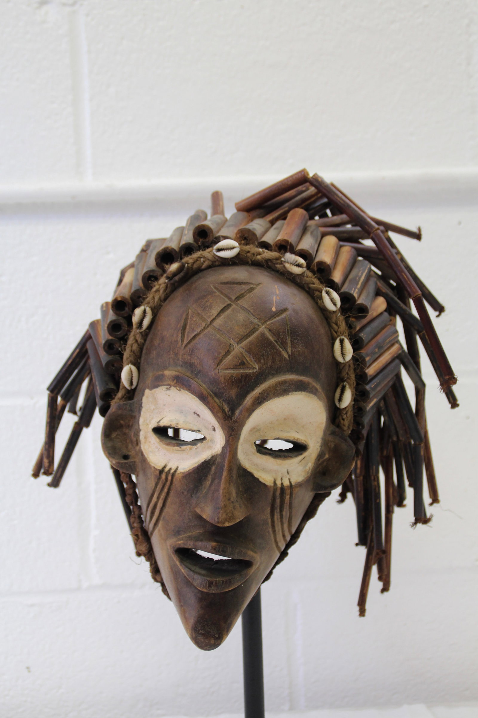 Kenya Wood Carved Mask: Apprx 8" X 14". Shipping available