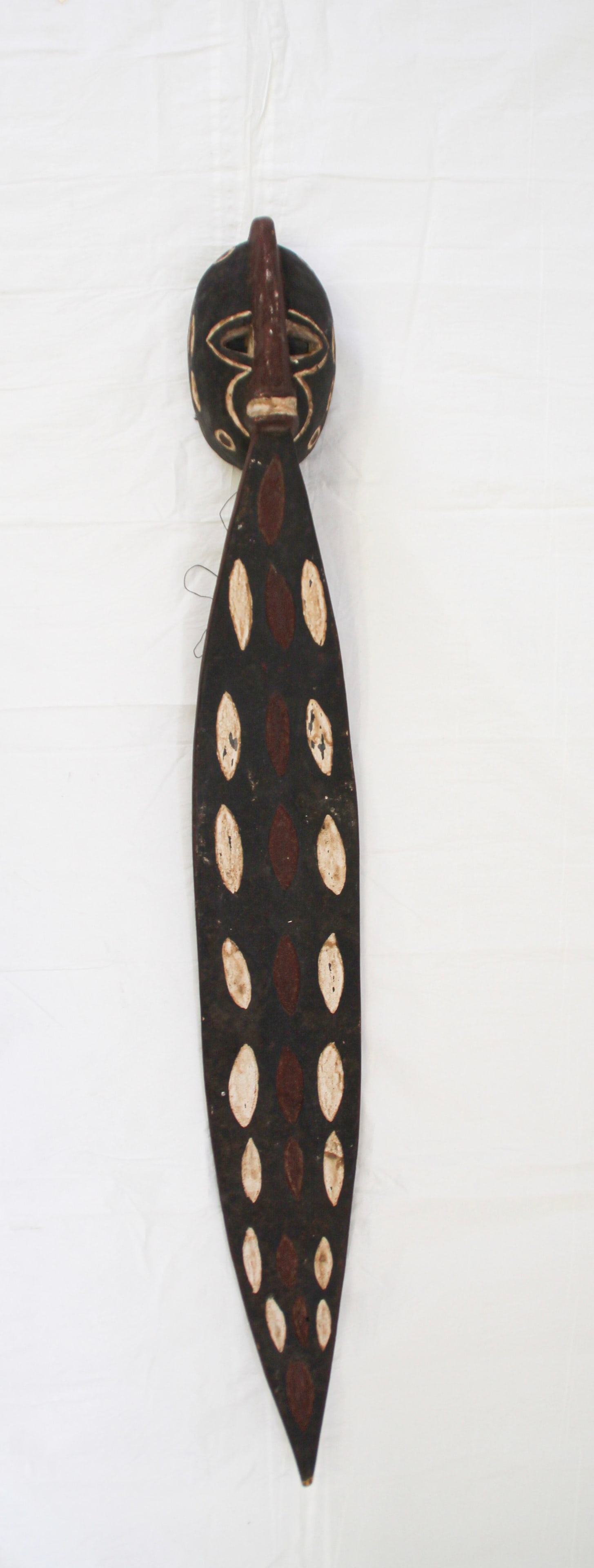Winiama Mask: Apprx 6" x 46". No in house shipping !