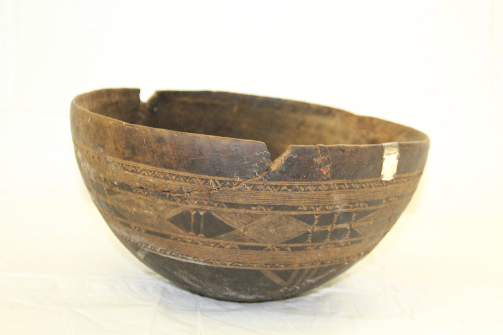 African Wooden Bowl: Approx 13 3/4" in diameter and 7" tall. Shipping available