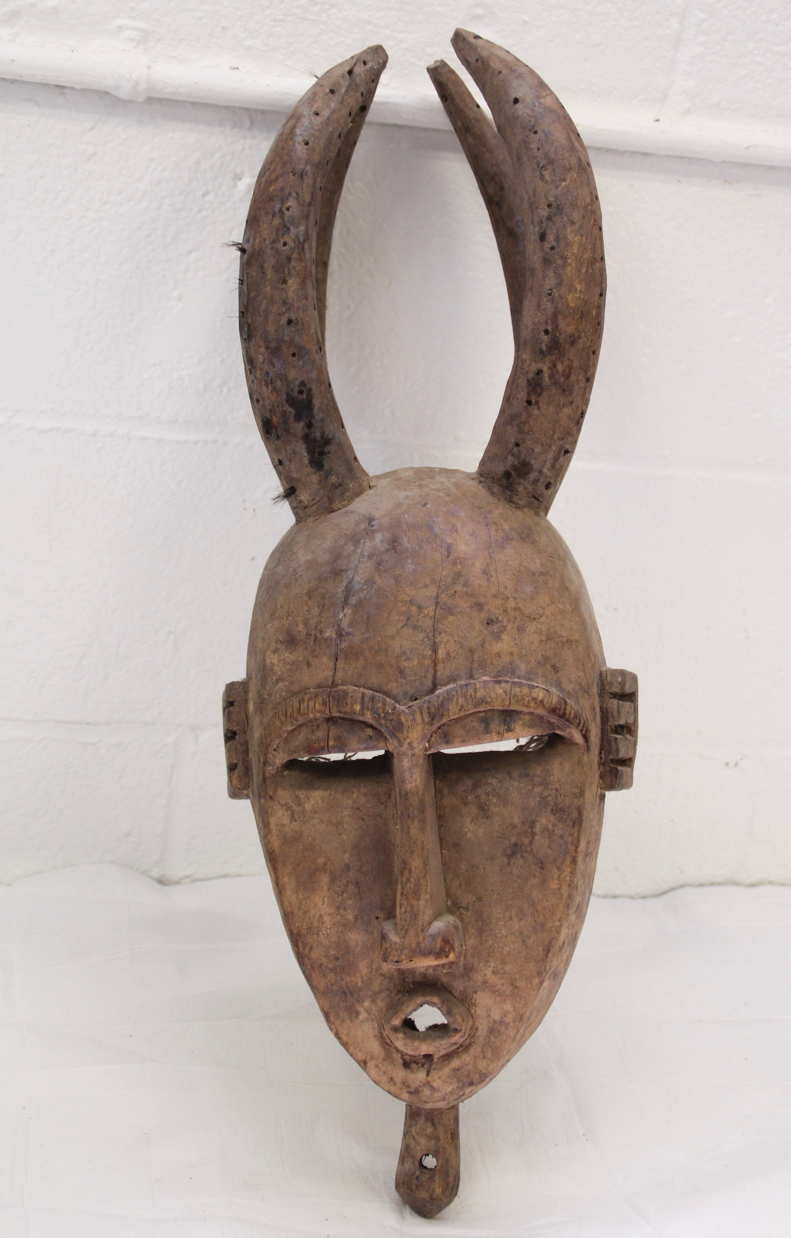 Bombara Colton Mali Mask: Approx 9" x 26 1/2". Shipping available ($25 handling charge, plus postage)