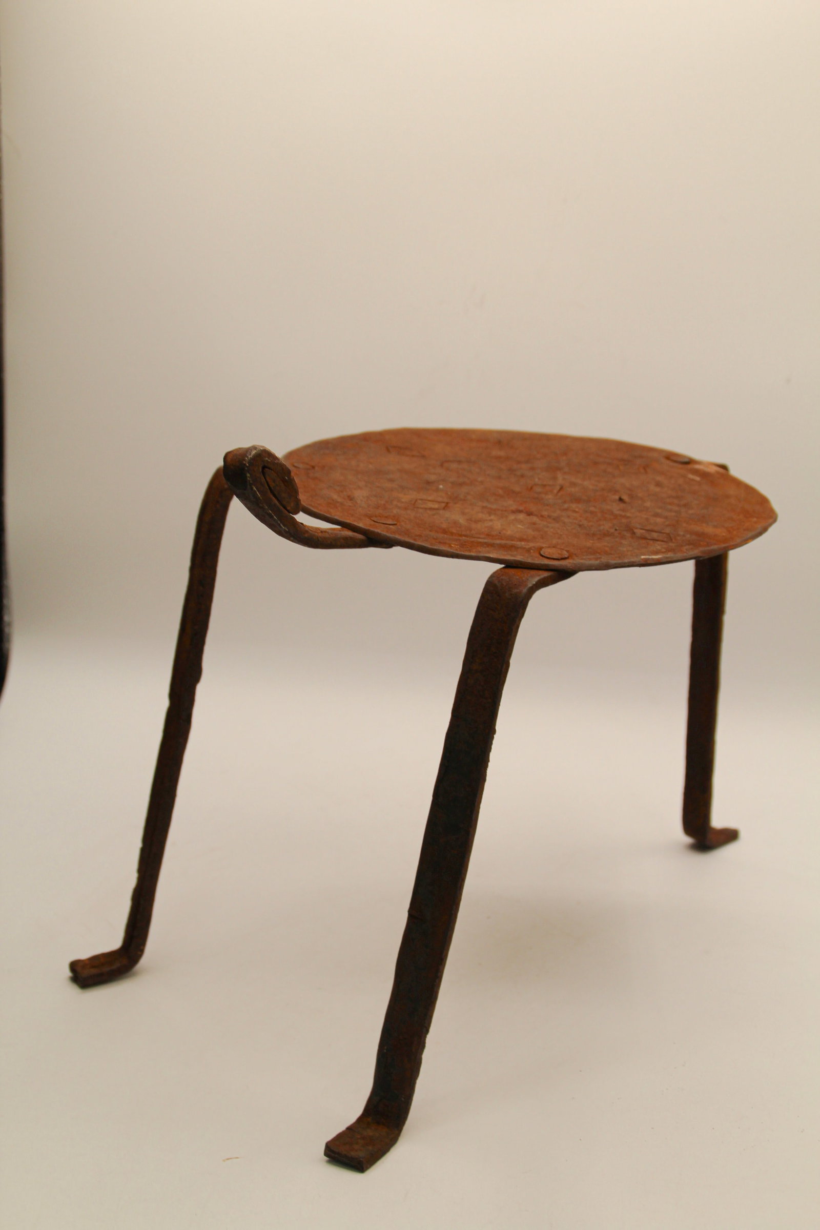 Metal Frog Chair: Approx 8 1/8" x 13 1/4" x 11" tall. Shipping available