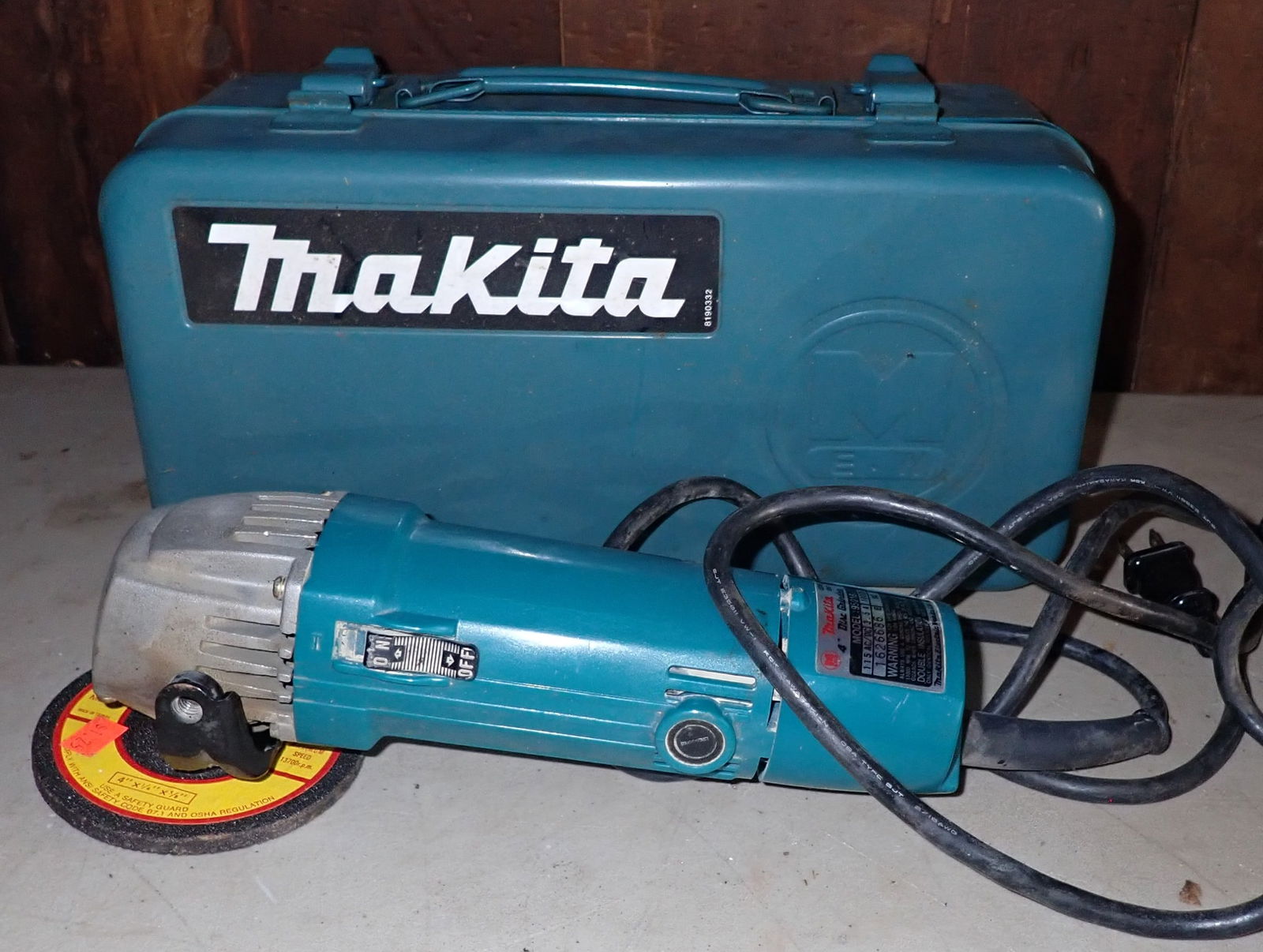 Makita Disc Grinder 9501B: Shipping available