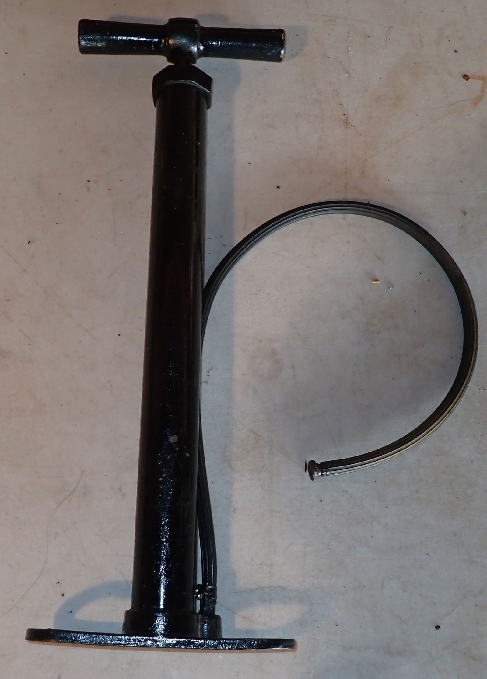 Bicycle Tire Air Pump (1 of 2)