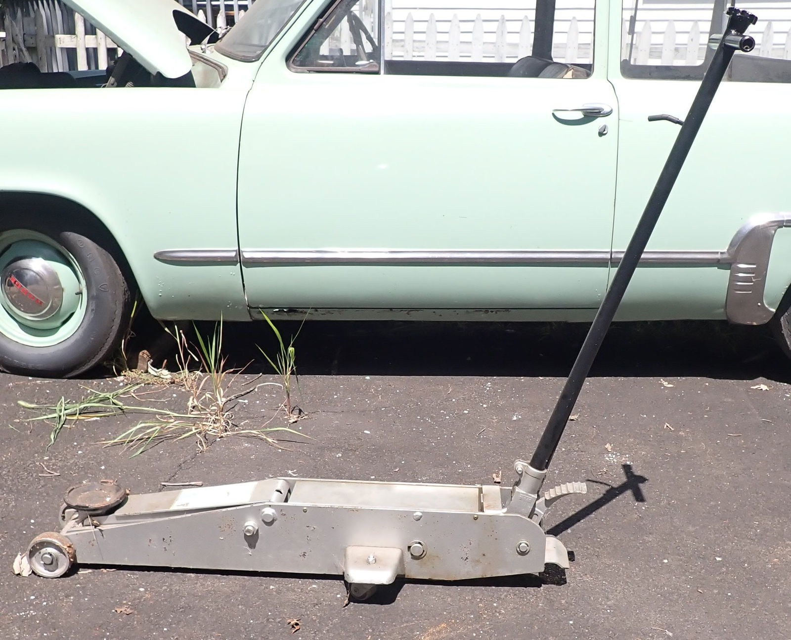 Pro Lift 4 Ton Hydraulic Garage / Floor Jack (1 of 3)