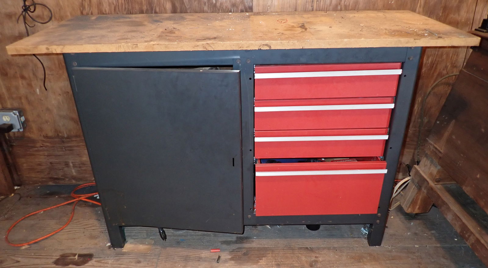 Workbench & Contents (1 of 7)