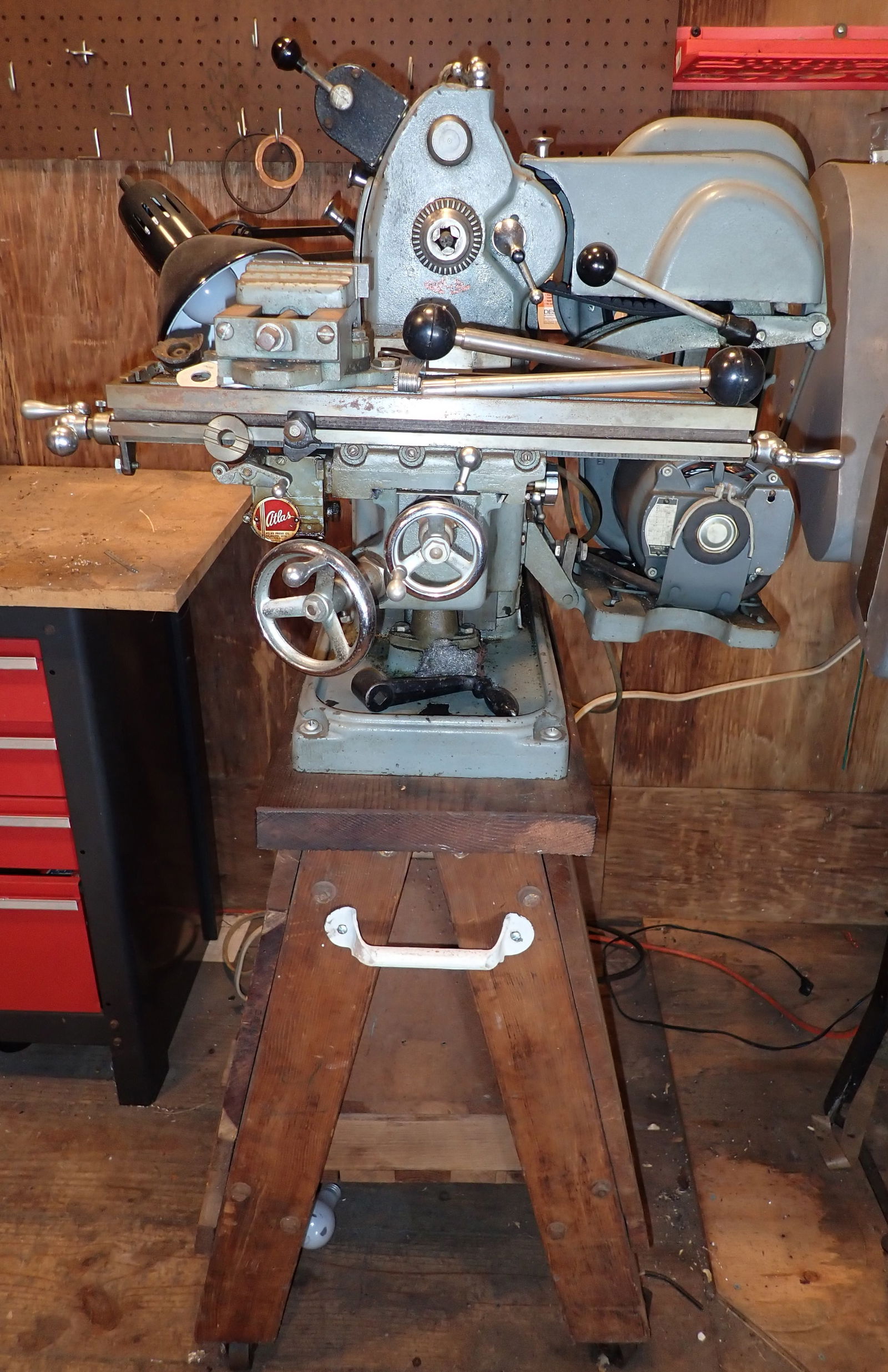 Atlas MFC  Milling Machine (1 of 8)