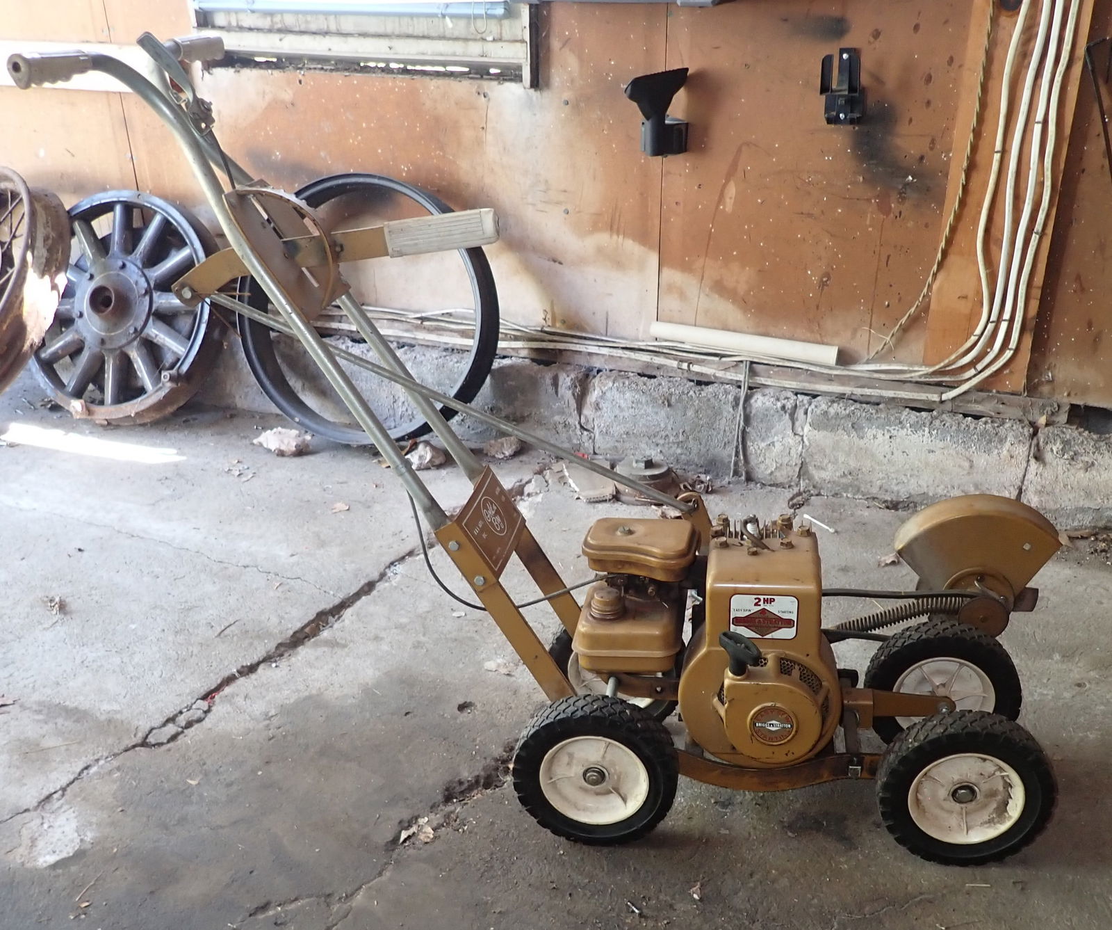 Golden Boy Edger w/ Briggs & Stratton 2hp Motor (1 of 5)