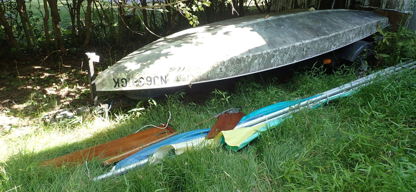 1981 14' Sailboat (1 of 7)