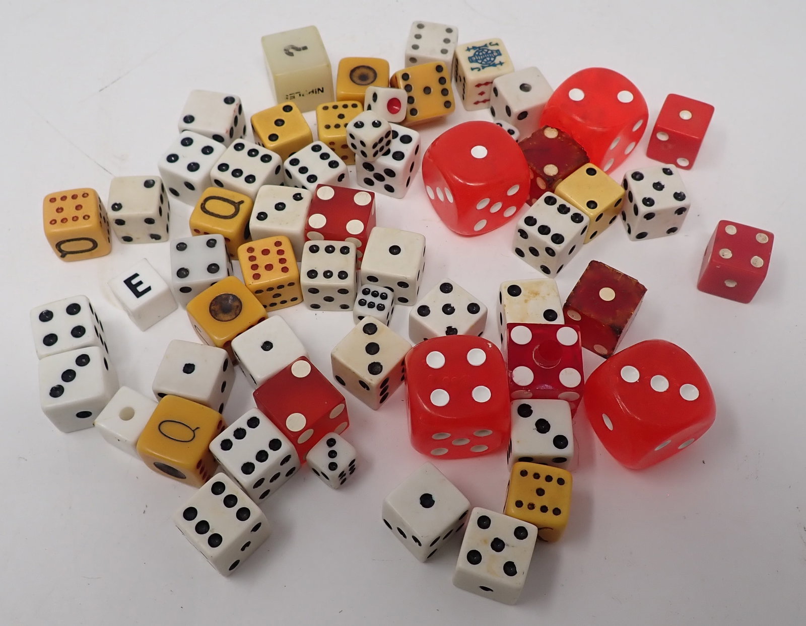 Mixed Lot of Dice: Largest are approx 1" x 1". Shipping available
