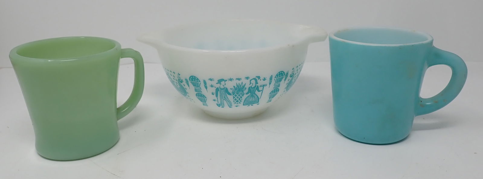 Pyrex Cinderella Bowl Fire King & Anchor Hocking Cups (1 of 2)