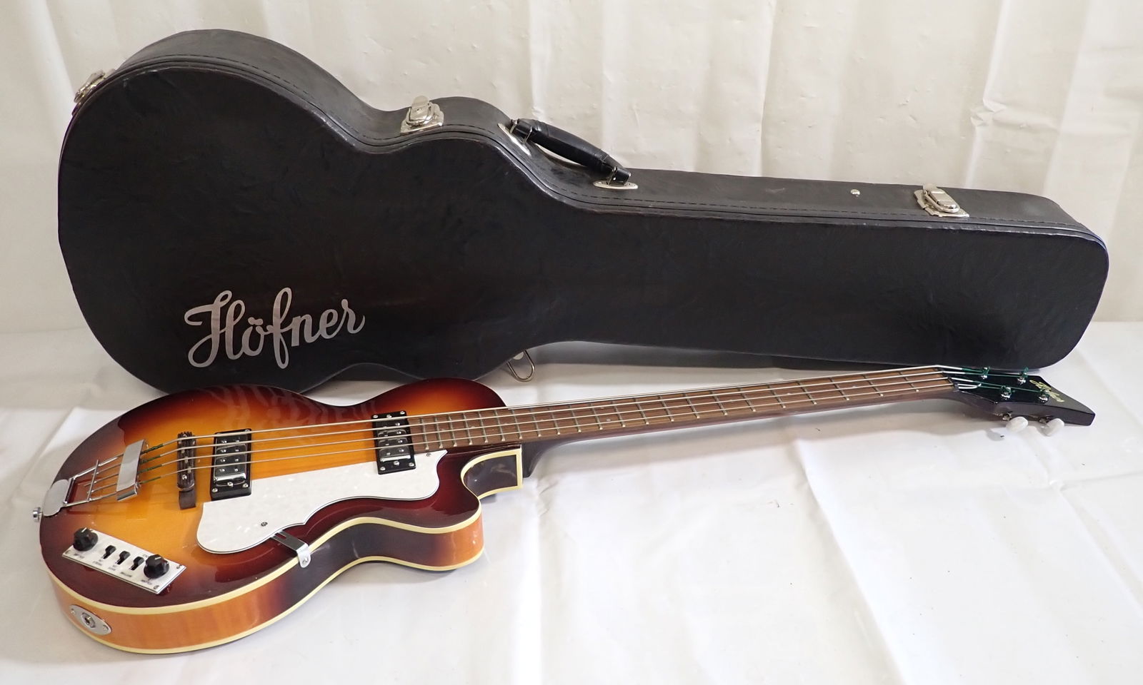 Hofner Bass Guitar & Case (1 of 12)