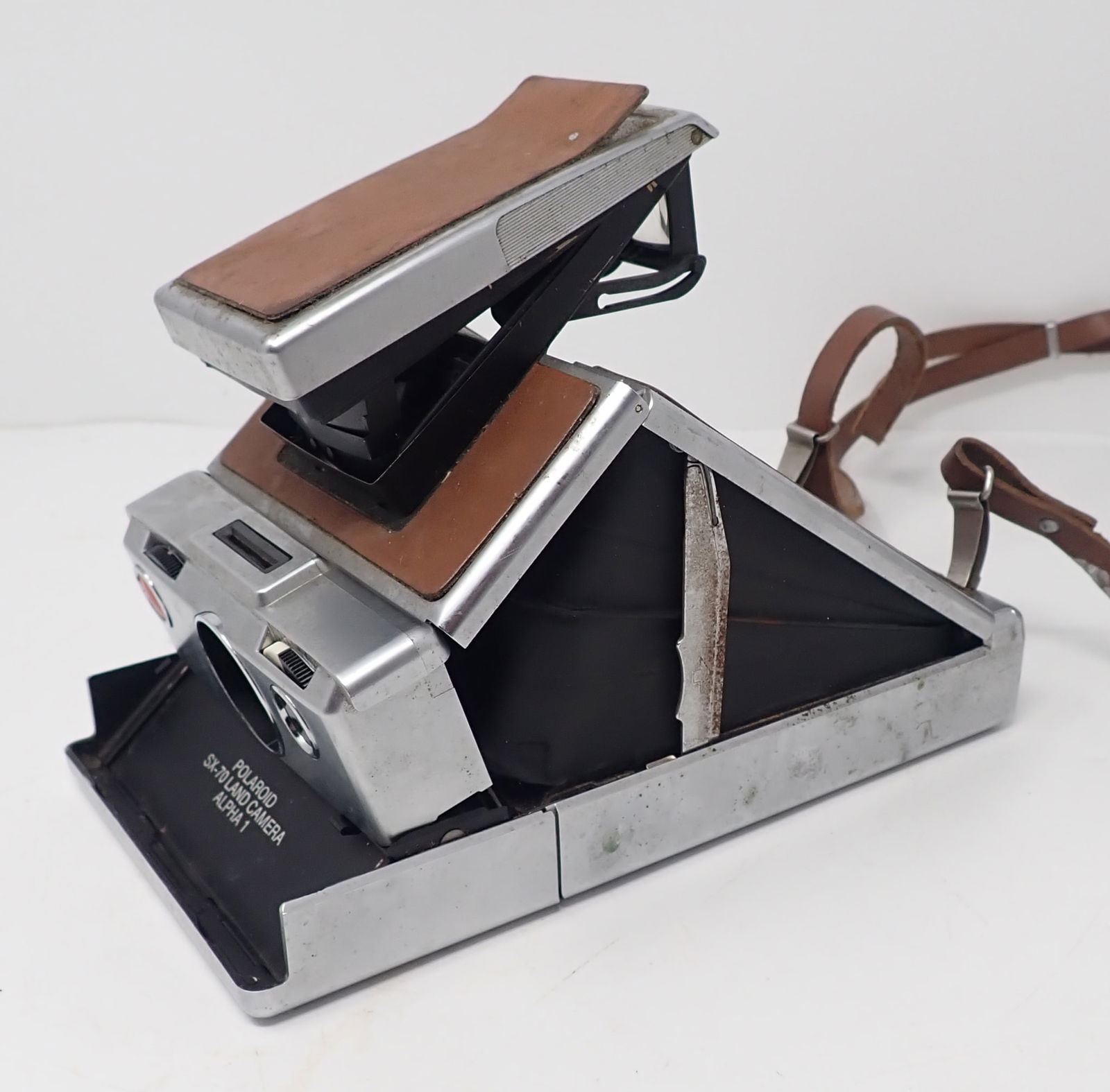 Polaroid SX-70 Land Camera Alpha 1 (1 of 8)