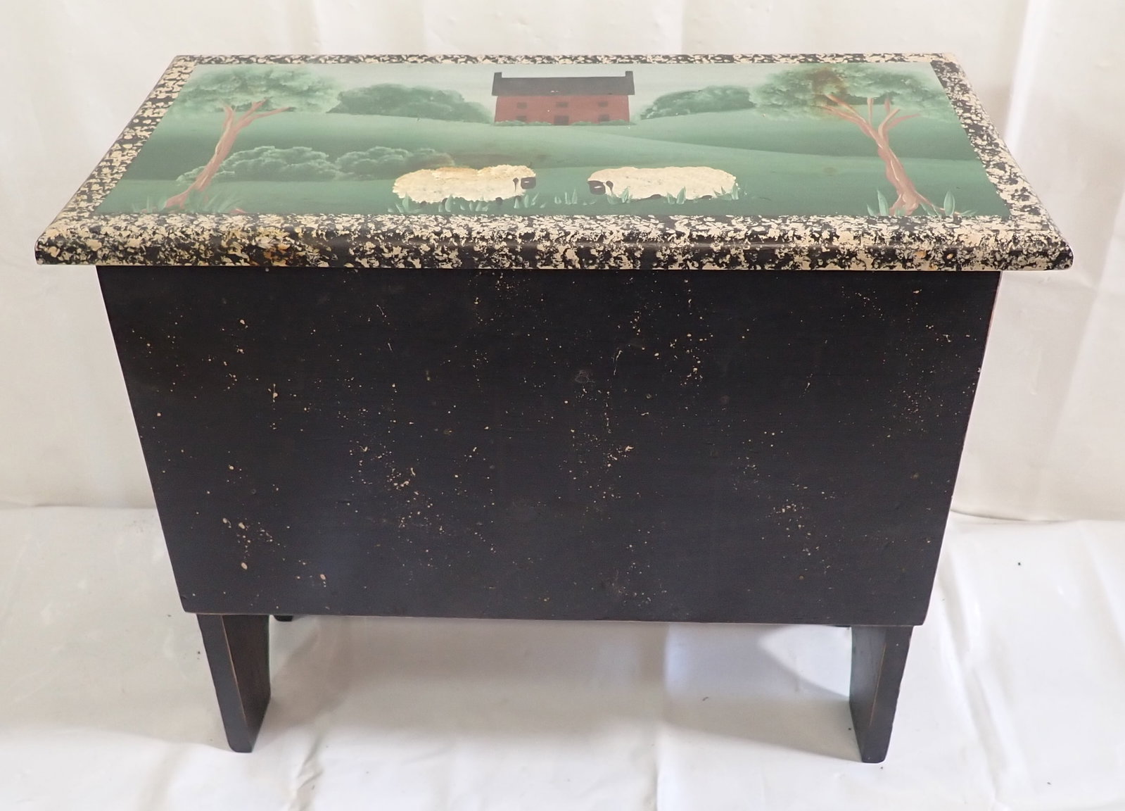 Paint Decorated Storage Bench w/ Sheep: Approx 11" x 22" x 19" tall. NO in house shipping !