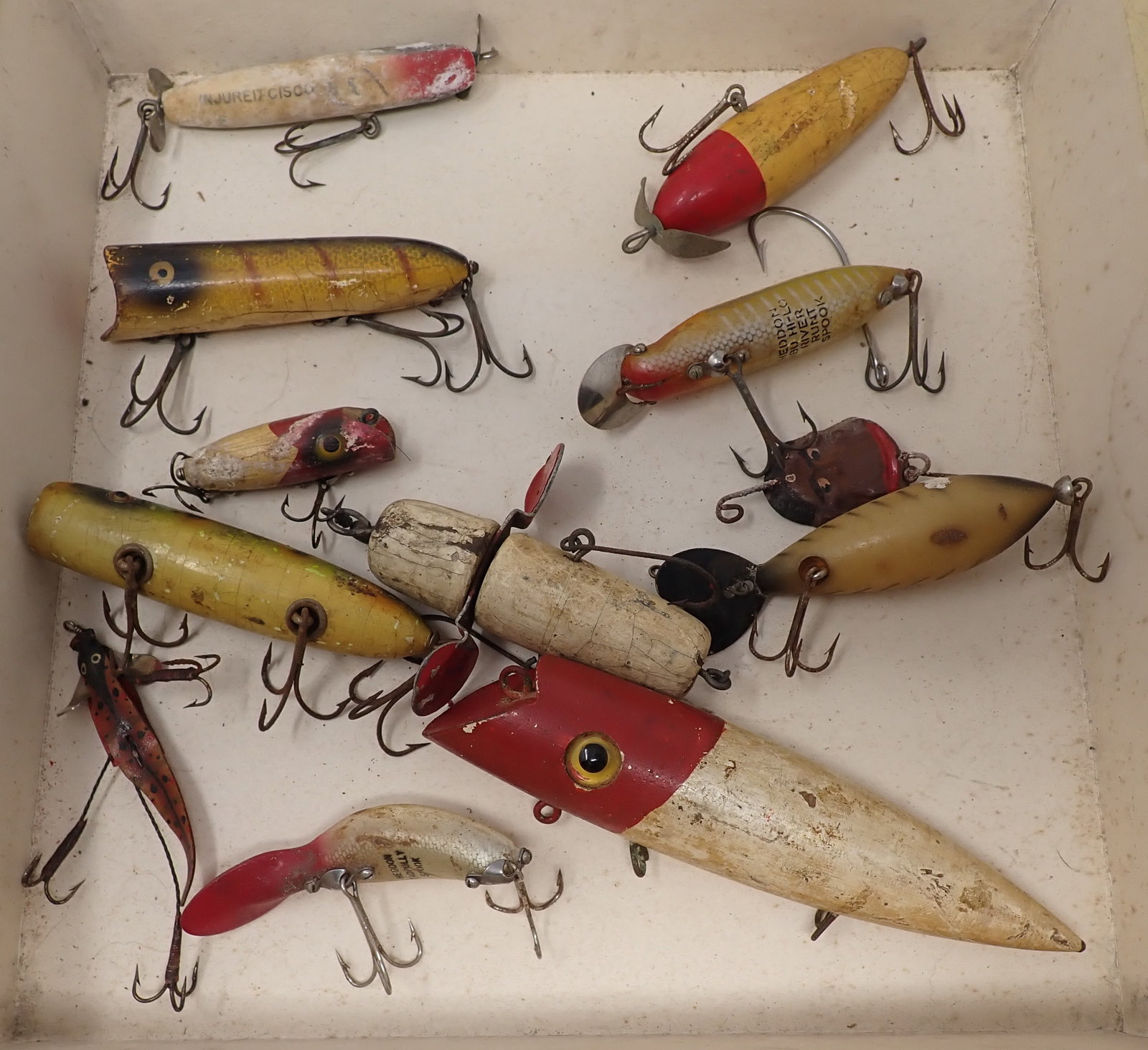 Antique & Wooden Fishing Lures: Largest is apprx 5 1/2". Shipping available