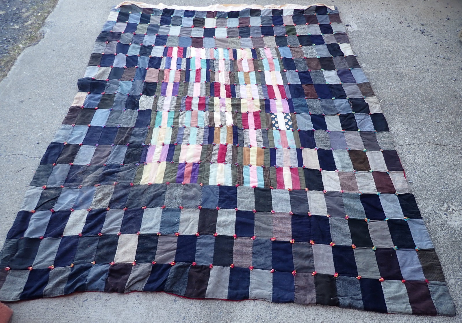 Quilt: Apprx 72" x 92". Shipping available