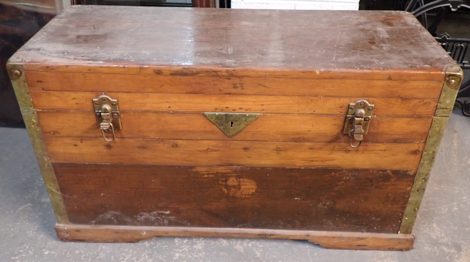 Chest: Approx 14 1/2" x 34 1/2" x 19" tall. No in house shipping ! No key