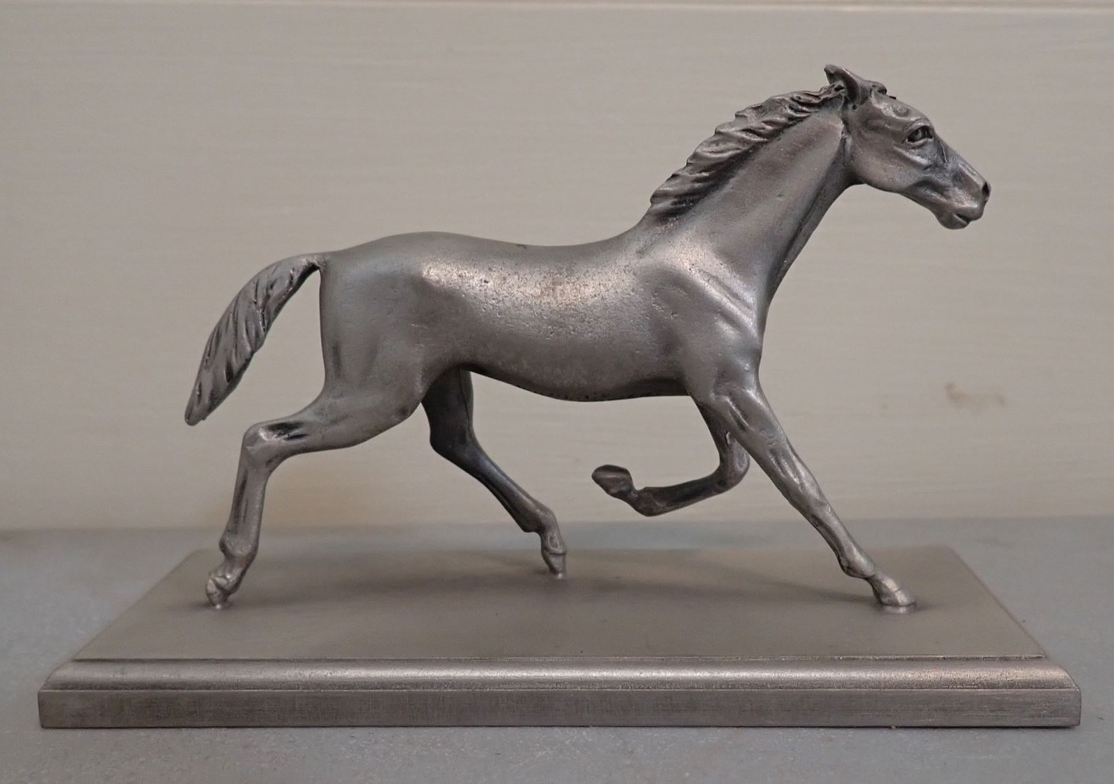 Hudson Pewter Horse: Apprx 2" x 4 3/4" x 3" tall. Shipping available