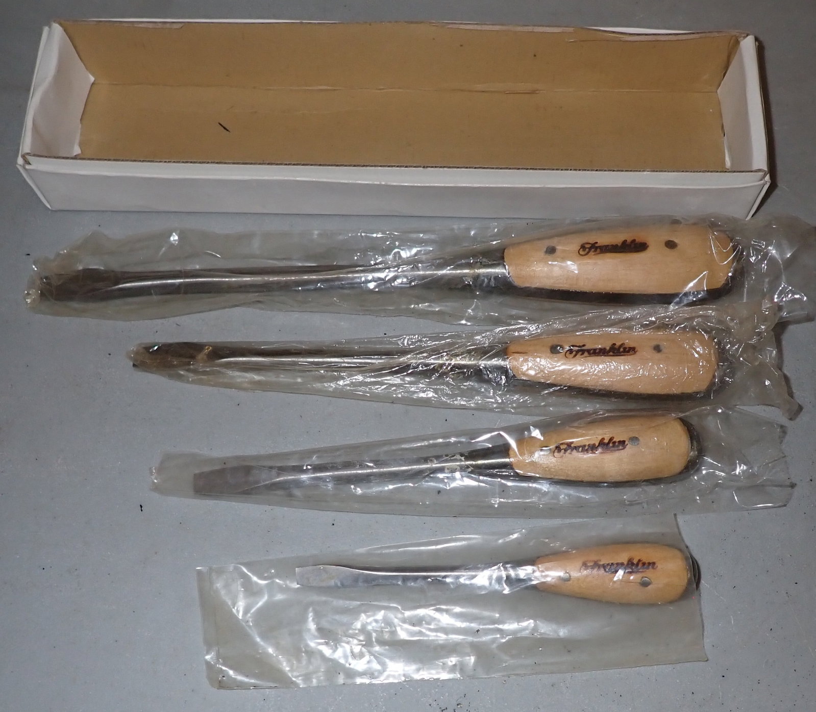 4 Franklin Wooden Handle Screwdrivers: Longest is approx 12". Shipping available