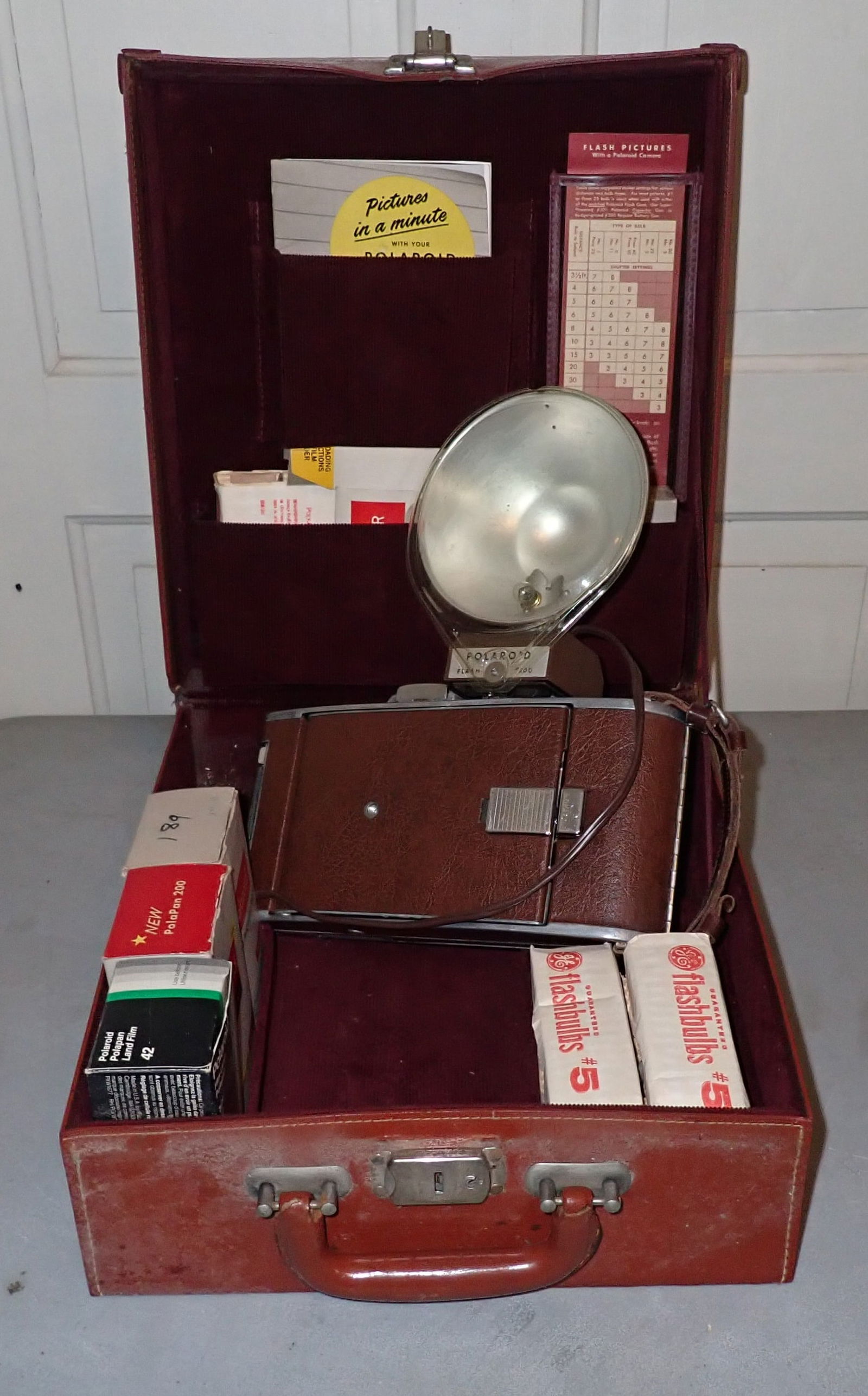 Polaroid Model 95 Land Camera (1 of 8)