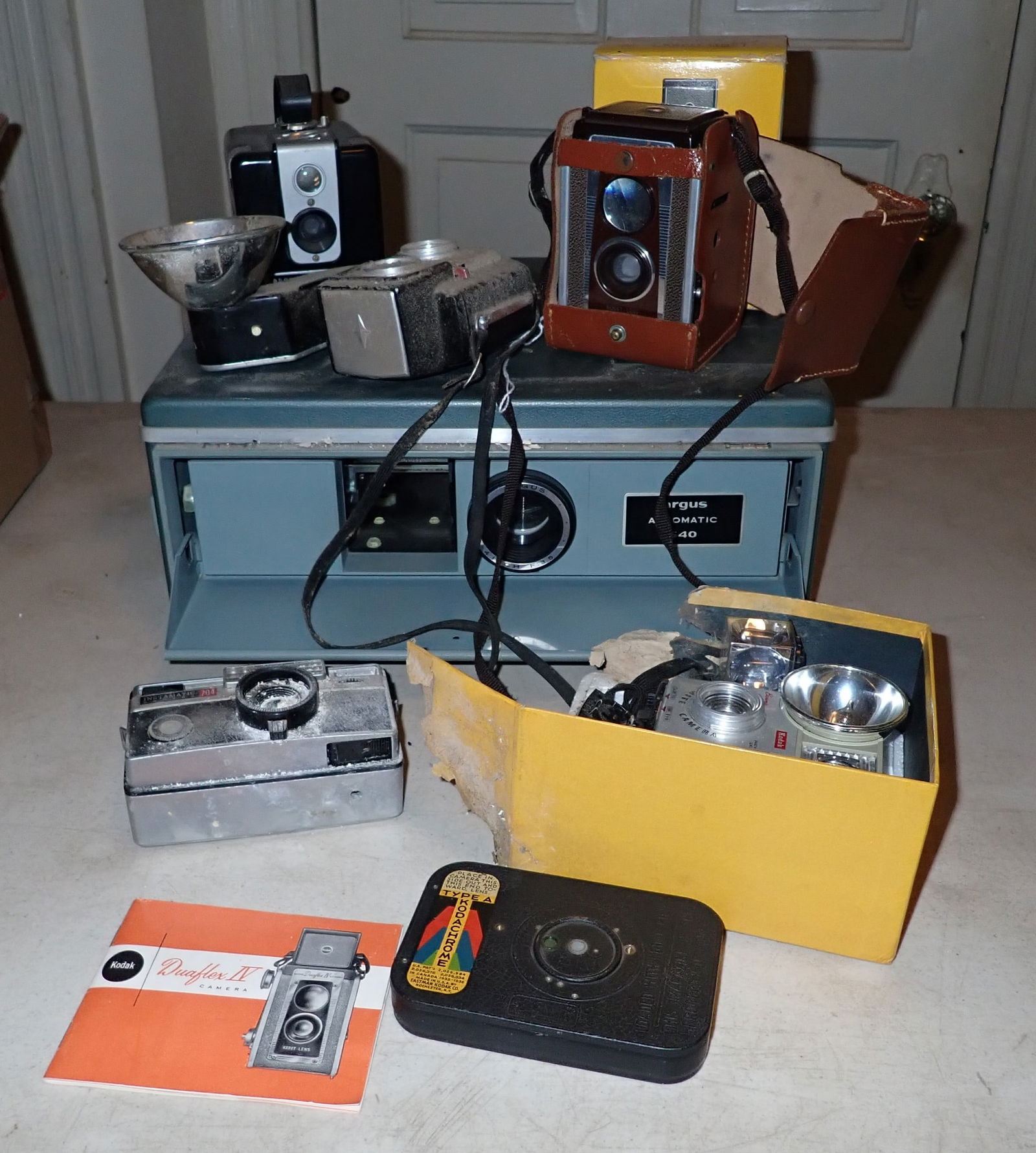 Argus Projector , Kodak Brownie & Duoflex IV Cameras (1 of 6)