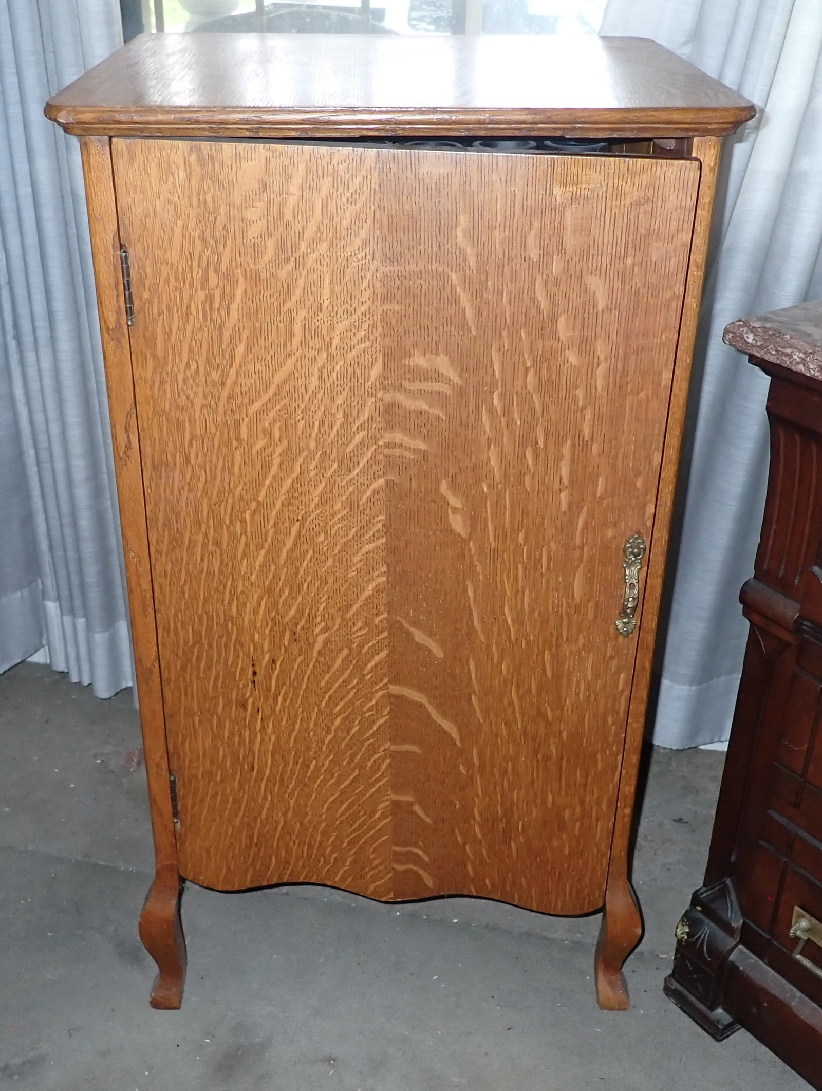 Oak Cylinder Record Cabinet: Approx 17 1/2" x 19 1/2" x 34" tall. Does not include cylinder records in it. Pick up AFTER 1pm only ! No in house shipping