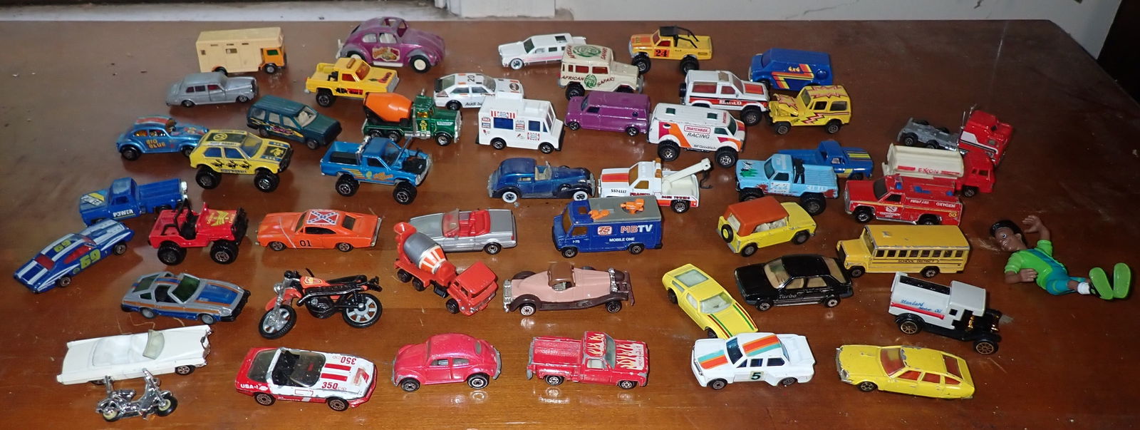 Matchbox Hot Wheels & Misc Toys: Shipping available