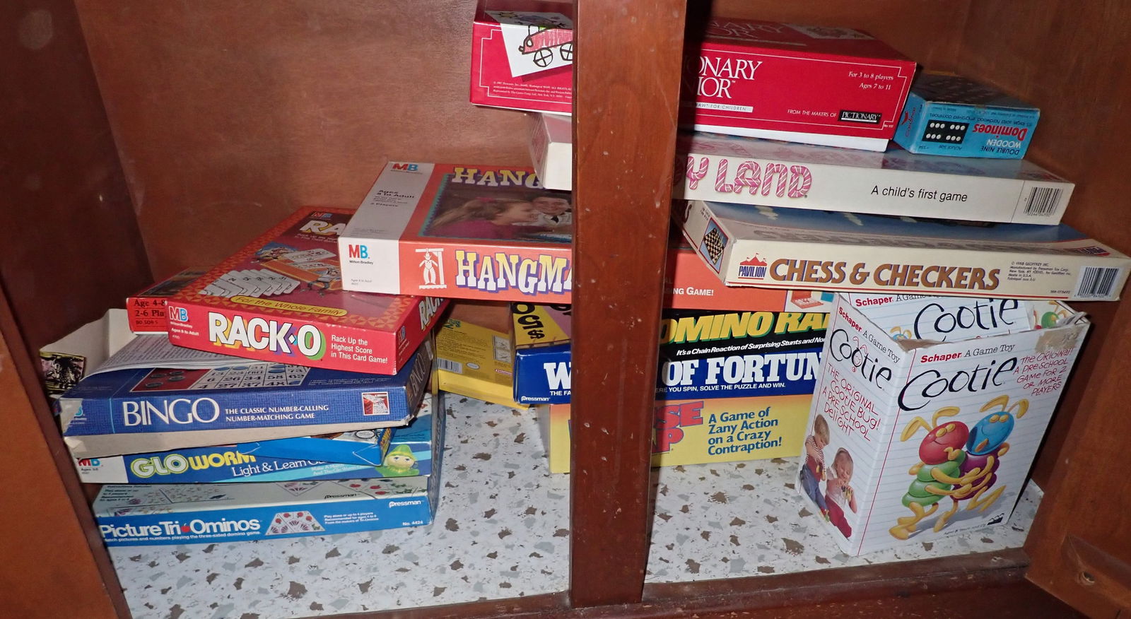 Board Games: We do not guarantee they are complete. No in house shipping ! Buyer to remove from second floor.