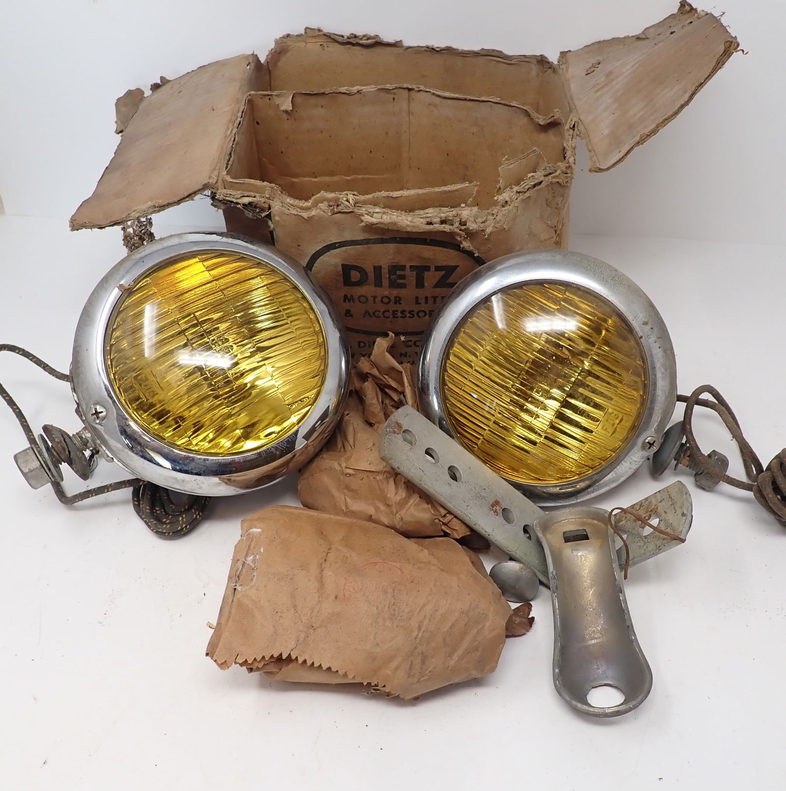 Dietz 410 Fog Lights (1 of 3)