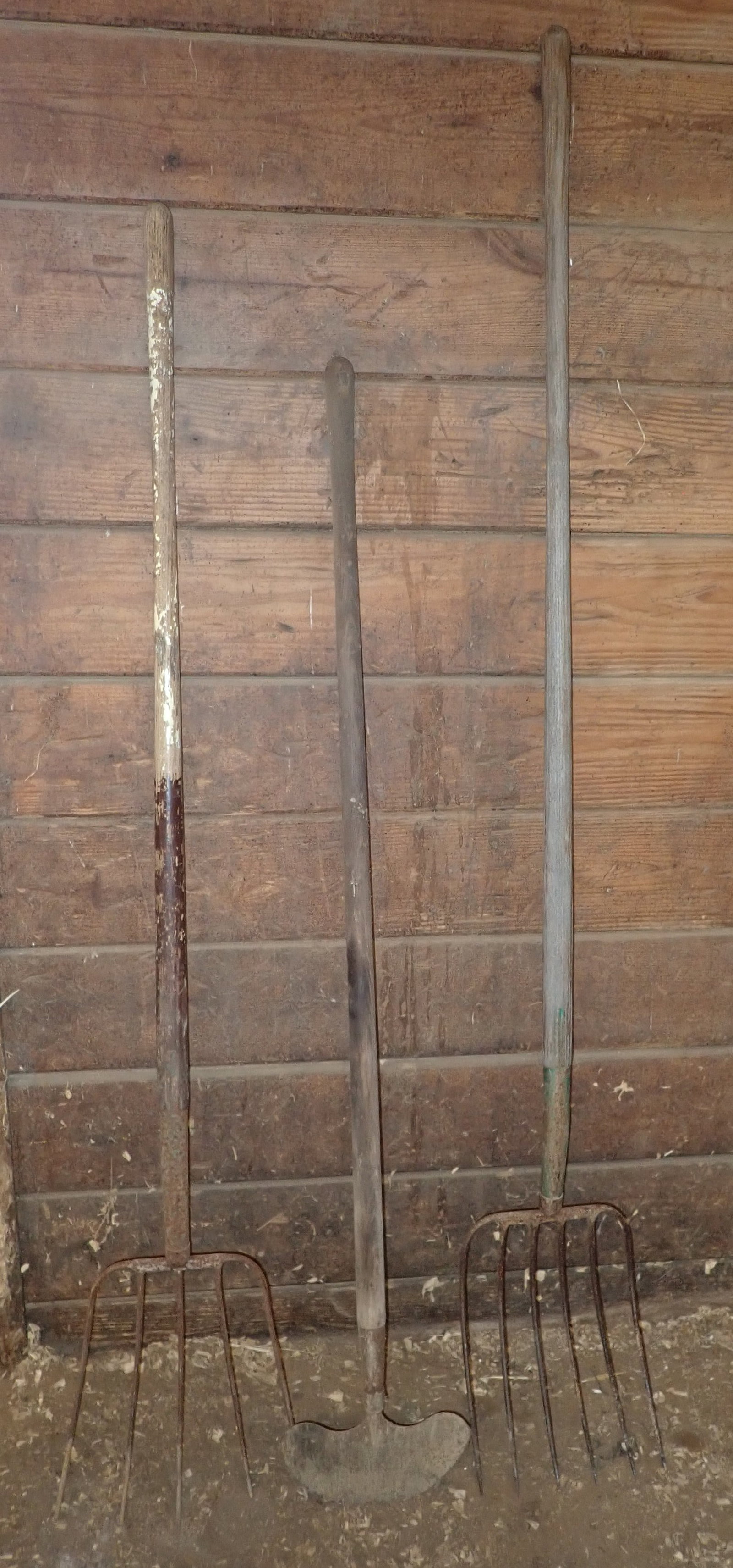 2 Hay Forks & Chopper: NO in house shipping !
