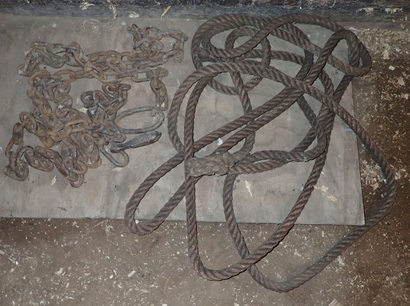 3/8" Chain & 7/8" Rope: Chain is approx 16' long. No in house shipping !