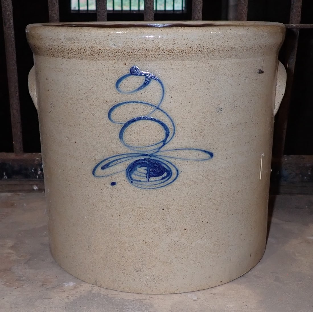 Blue Decorated Stoneware Crock (1 of 8)
